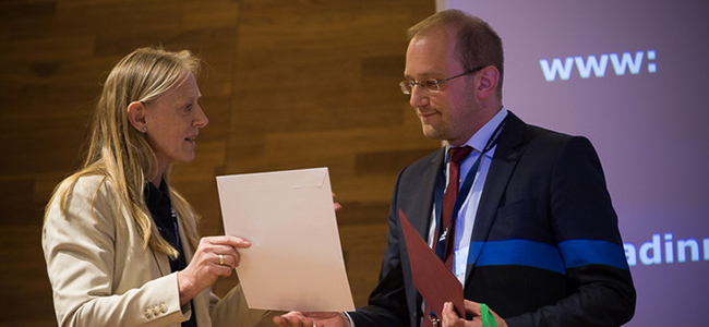 Dr. Kampkötter hat den Best Conference Paper Award vom Verband der Hochschullehrer für Betriebswirtschaft e. V. erhalten.